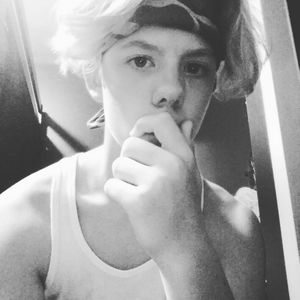 Meet your Posher, Levi